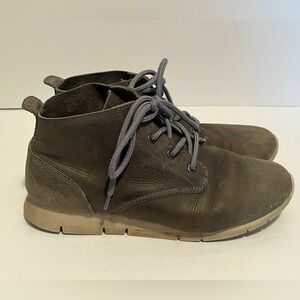Kodiak Gray Ankle Boots with Suede Finish